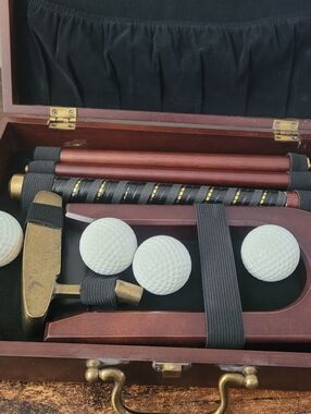 Vintage Bombay Company Executive Portable Golf Putter Set